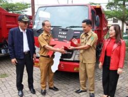 DLHK Kukar Berikan Bantuan Unit Pengangkut Sampah ke Kecamatan