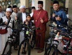 Sholat 5 Waktu Tidak Terputus, Bupati Kukar Beri Hadiah