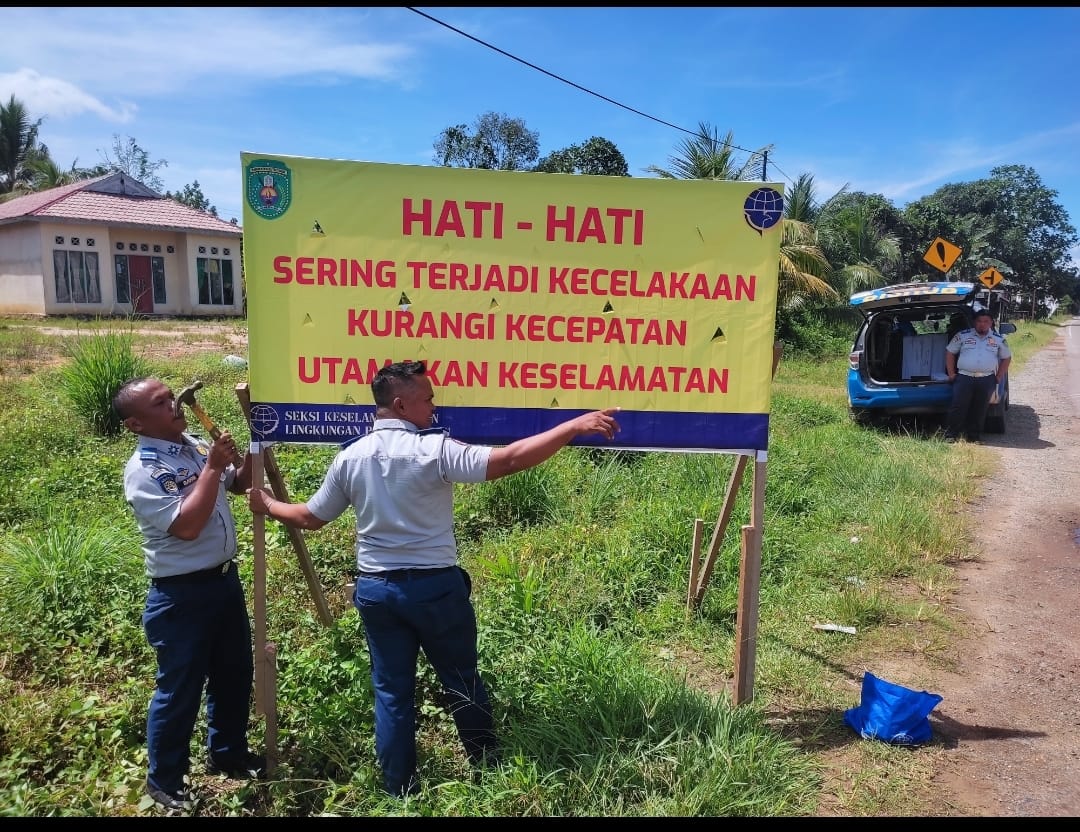 Dishub Pasang Rambu Peringatan